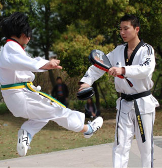 跆拳道腿法双飞踢教程